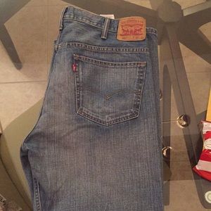 Levi’s 569 jeans